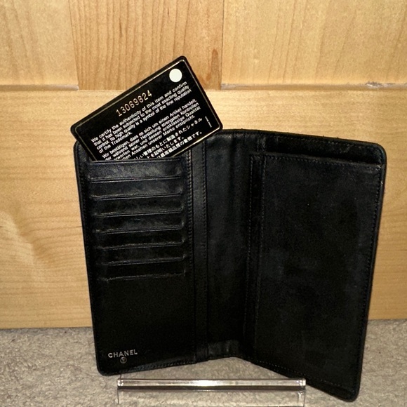 CHANEL Black Quilted Leather Wallet - Picture 4 of 16